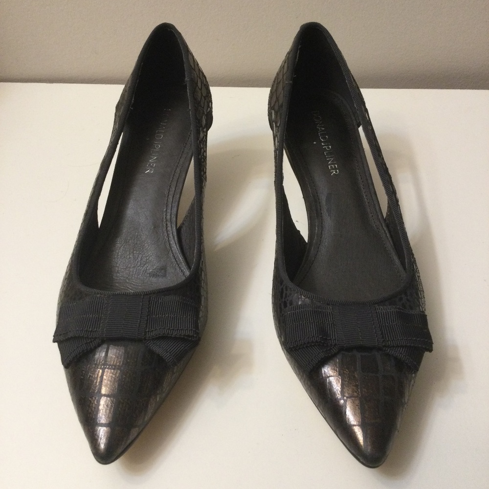 Donald Pliner Dova  Cutout Bow Kitten Heel Pump Croc Embossed Bronze Shoes 8 M